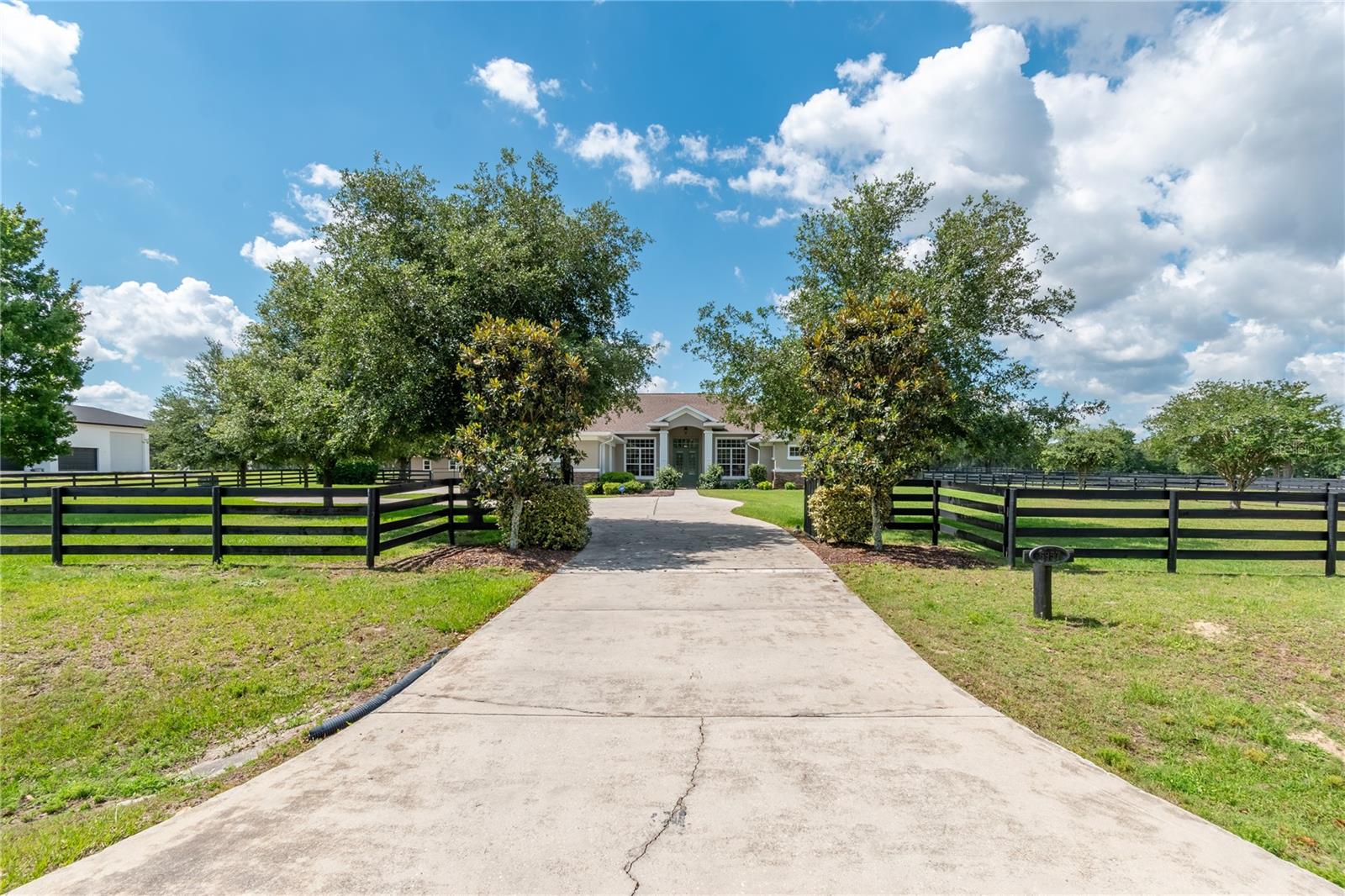 6957 Nw 54th Loop Property Photo 4