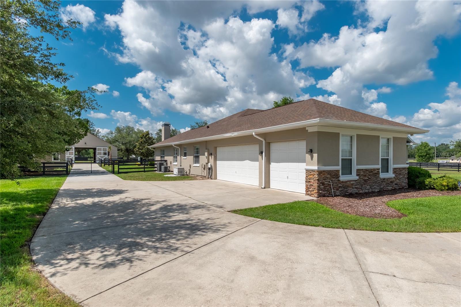 6957 Nw 54th Loop Property Photo 41