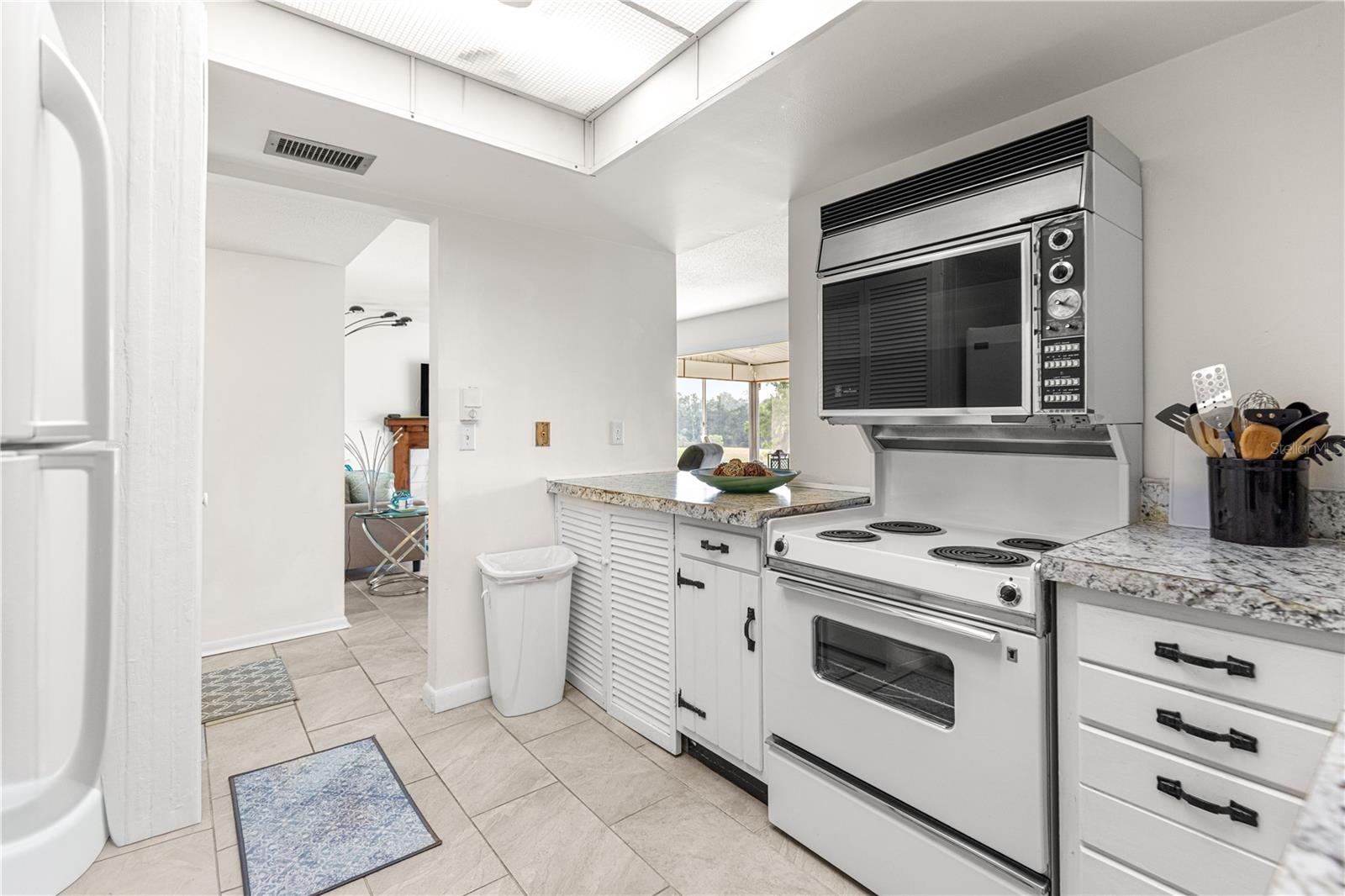 628 Midway Dr #b Property Photo 12