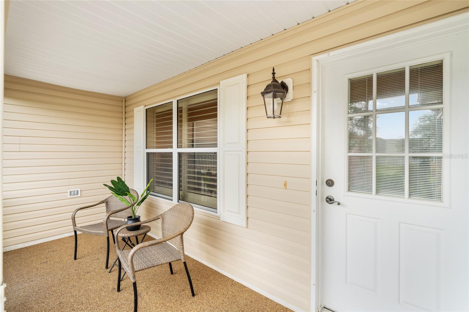 991 Barrymoore Loop Property Photo 3