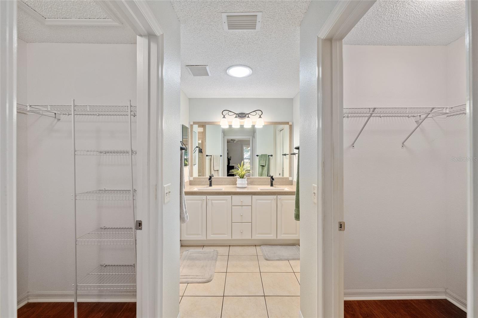 991 Barrymoore Loop Property Photo 12