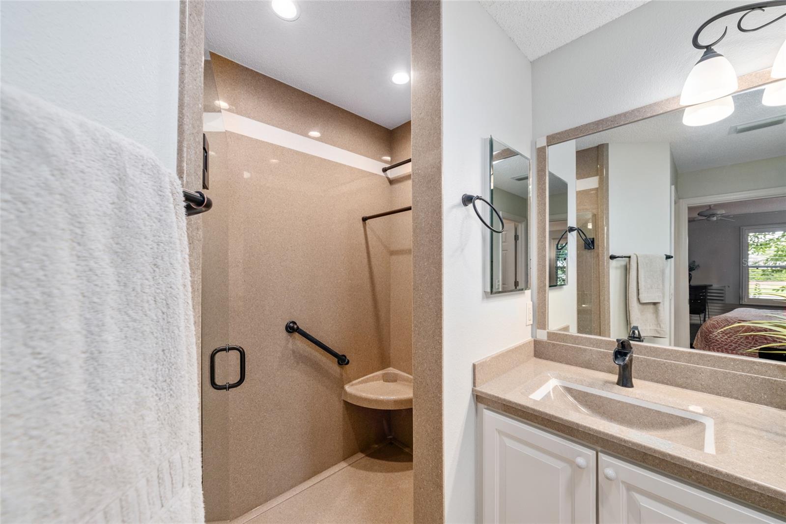 991 Barrymoore Loop Property Photo 14