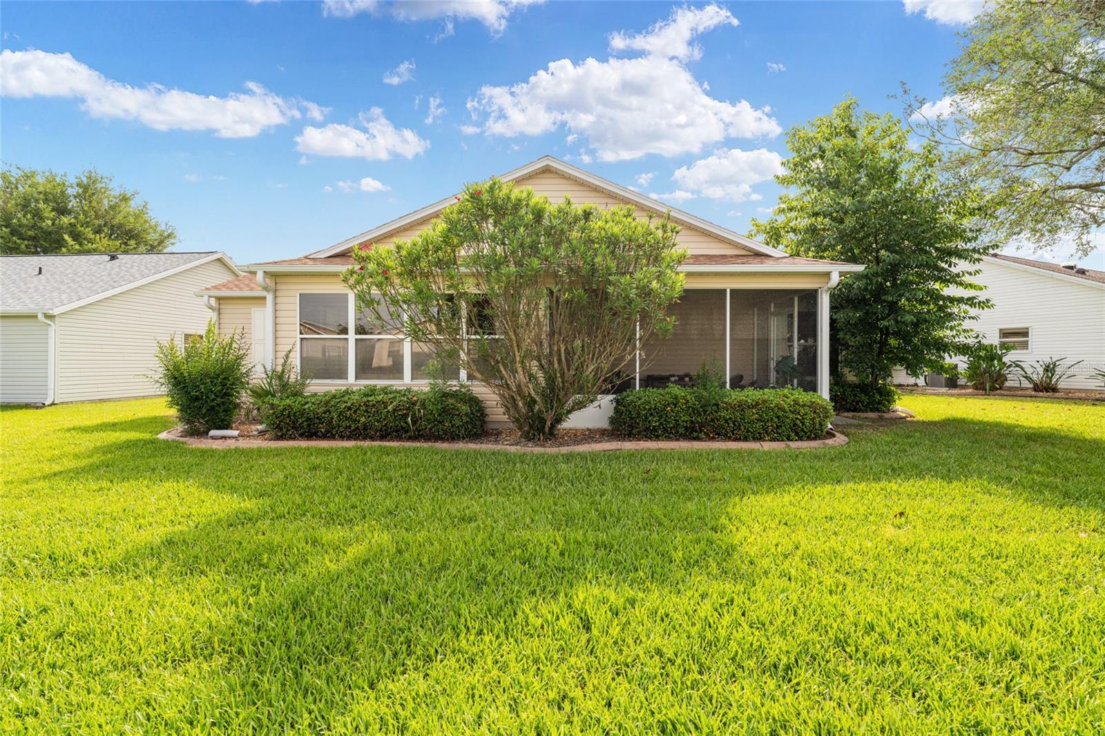 991 Barrymoore Loop Property Photo 24