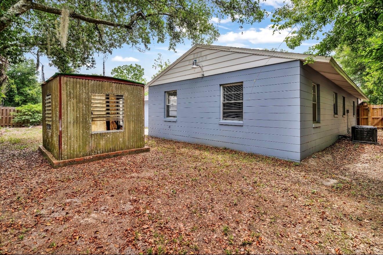 1709 Ne 28th Pl Property Photo 15