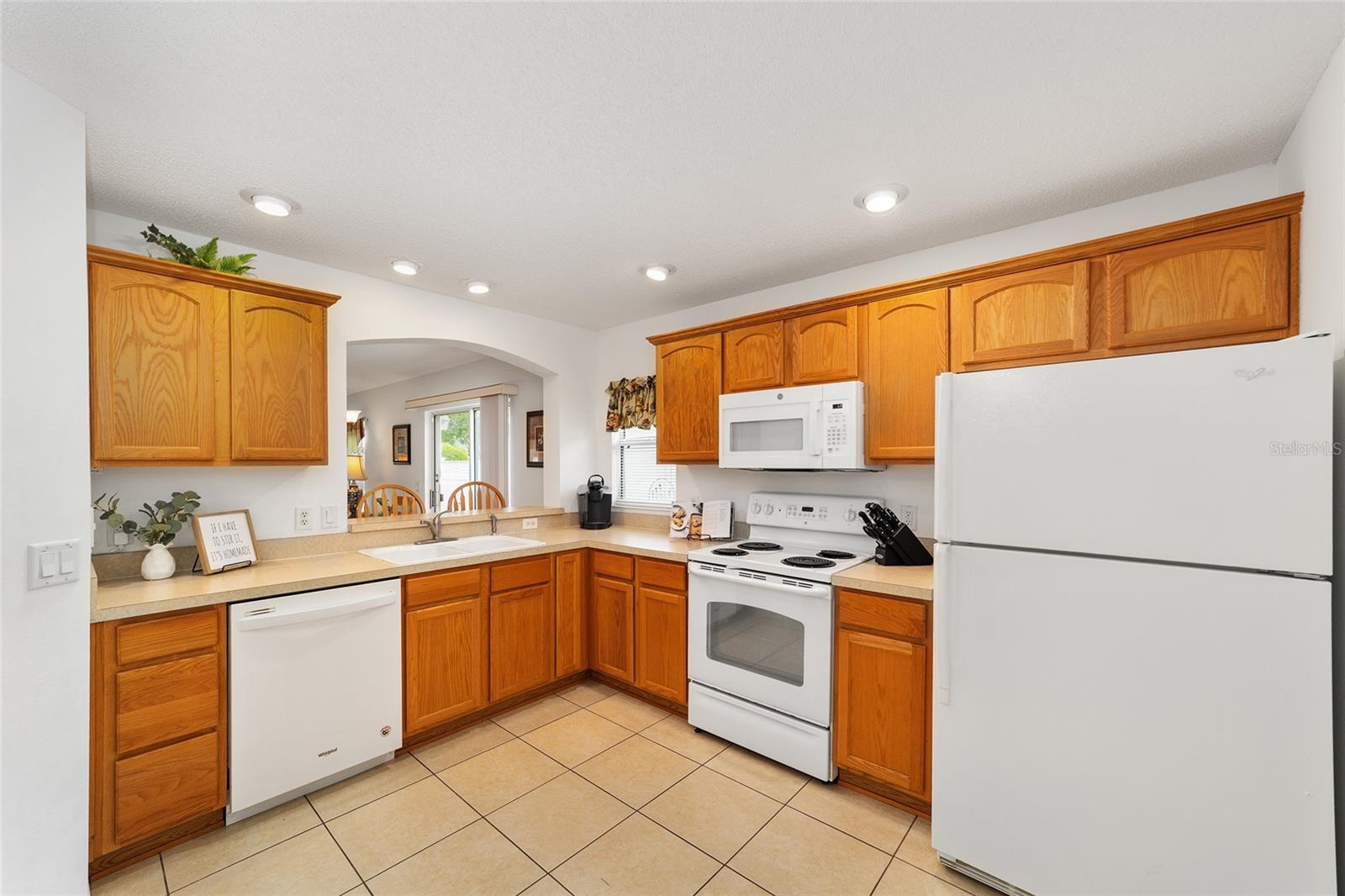 2426 Saffron Ln Property Photo 5