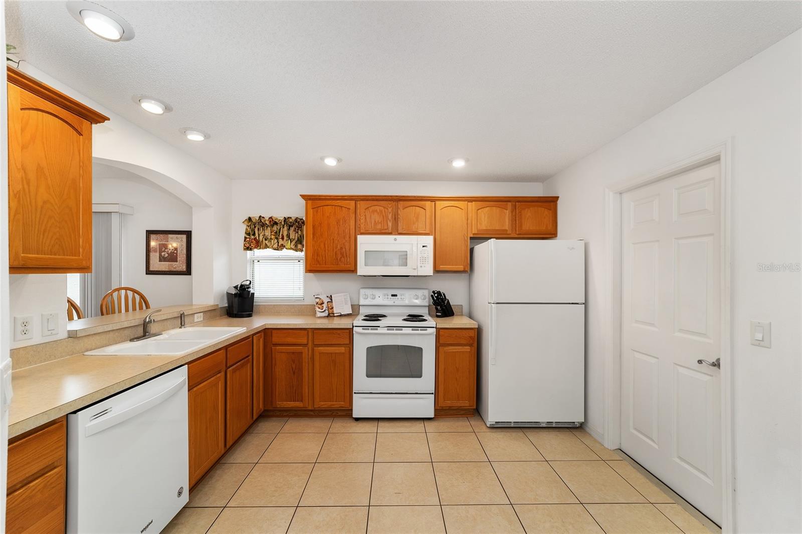 2426 Saffron Ln Property Photo 6