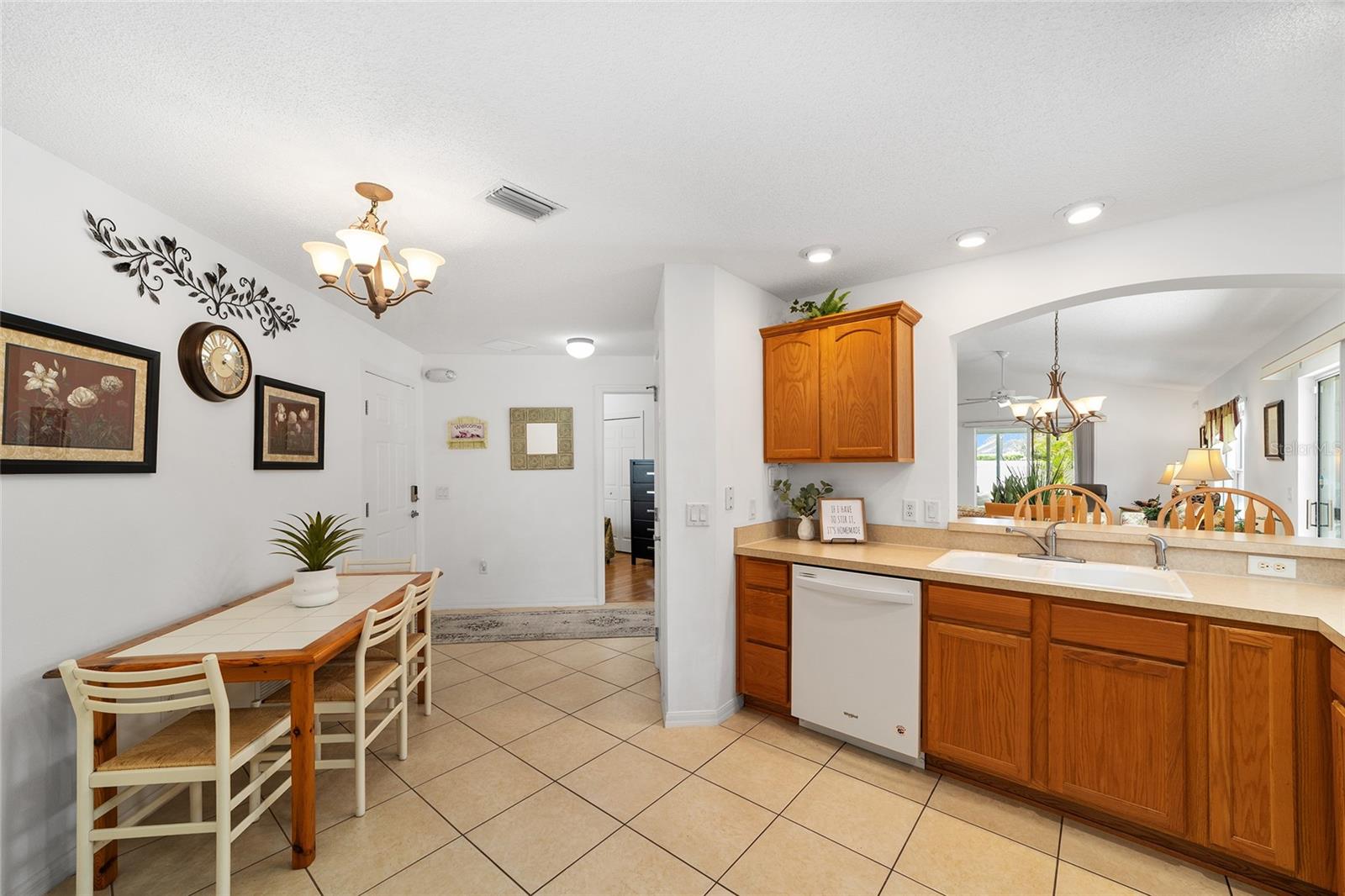 2426 Saffron Ln Property Photo 8