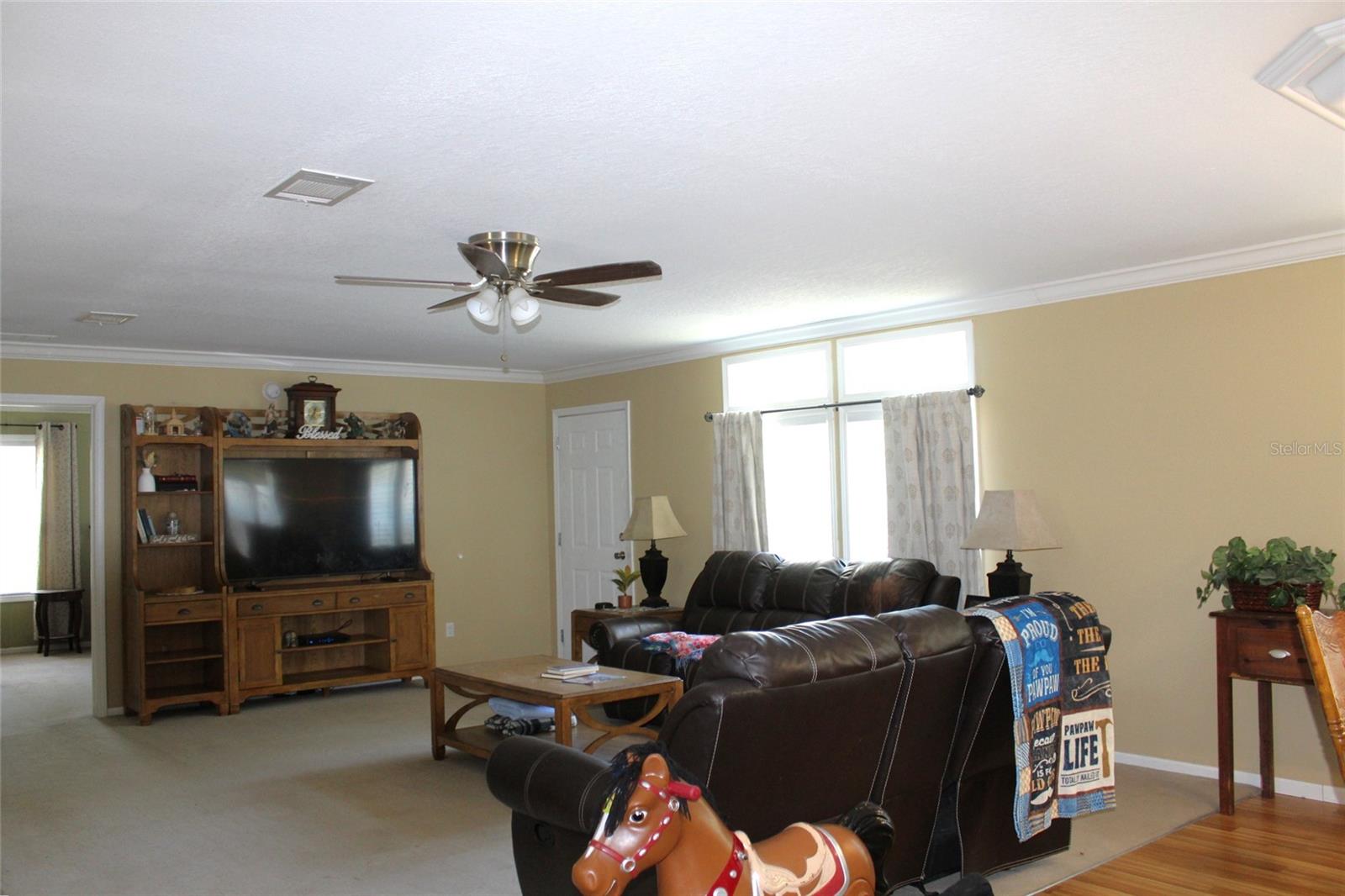 175 E San Jose St Property Photo 29