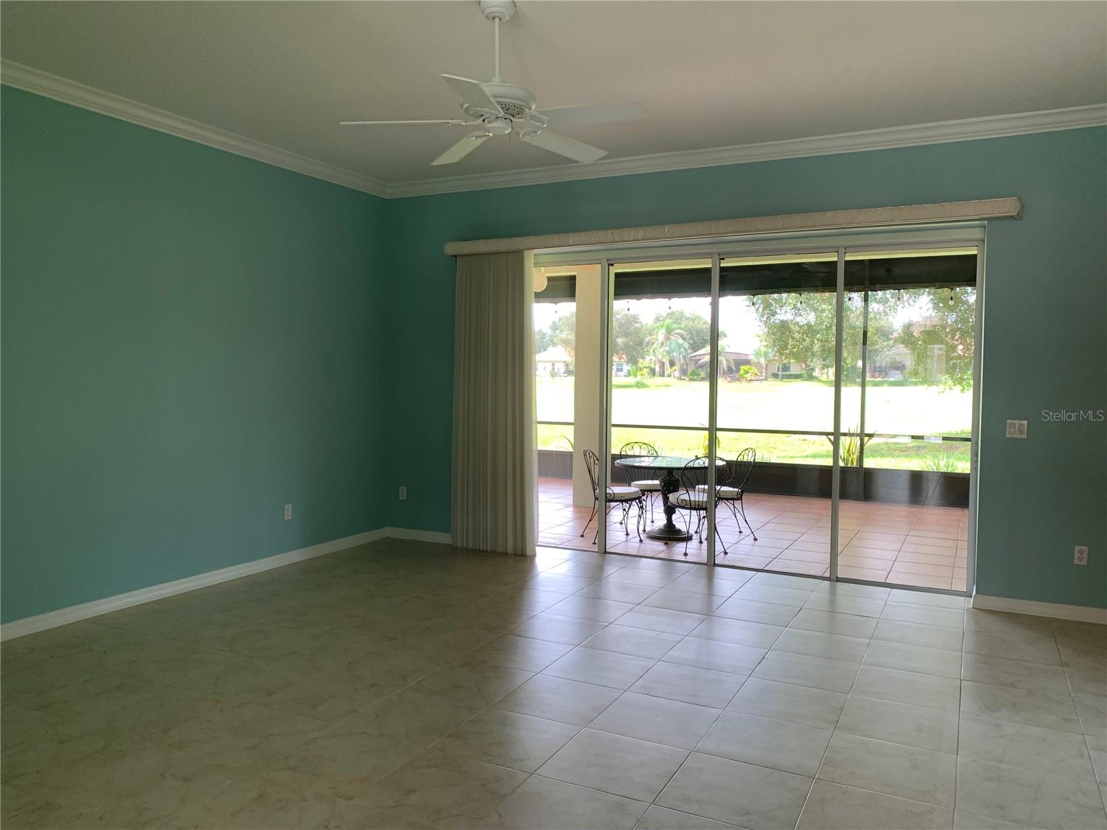 5453 Grove Mnr Property Photo 6