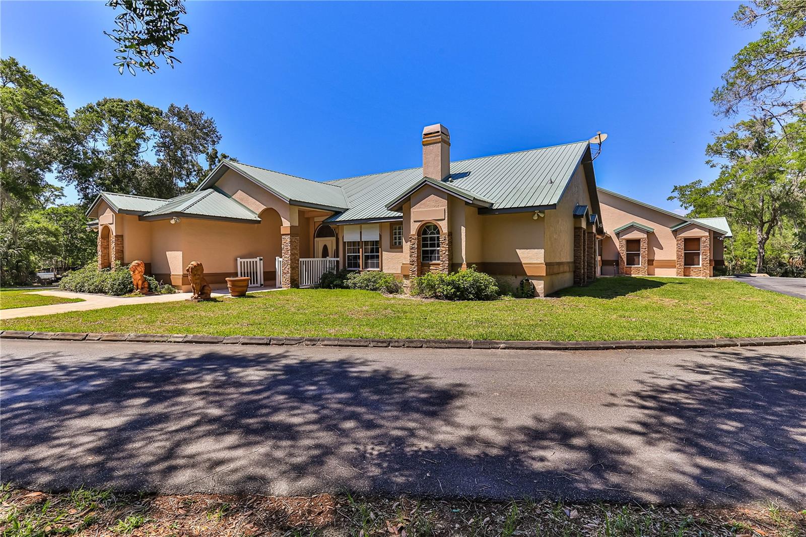5215 N Honeycreek Ter Property Photo 3