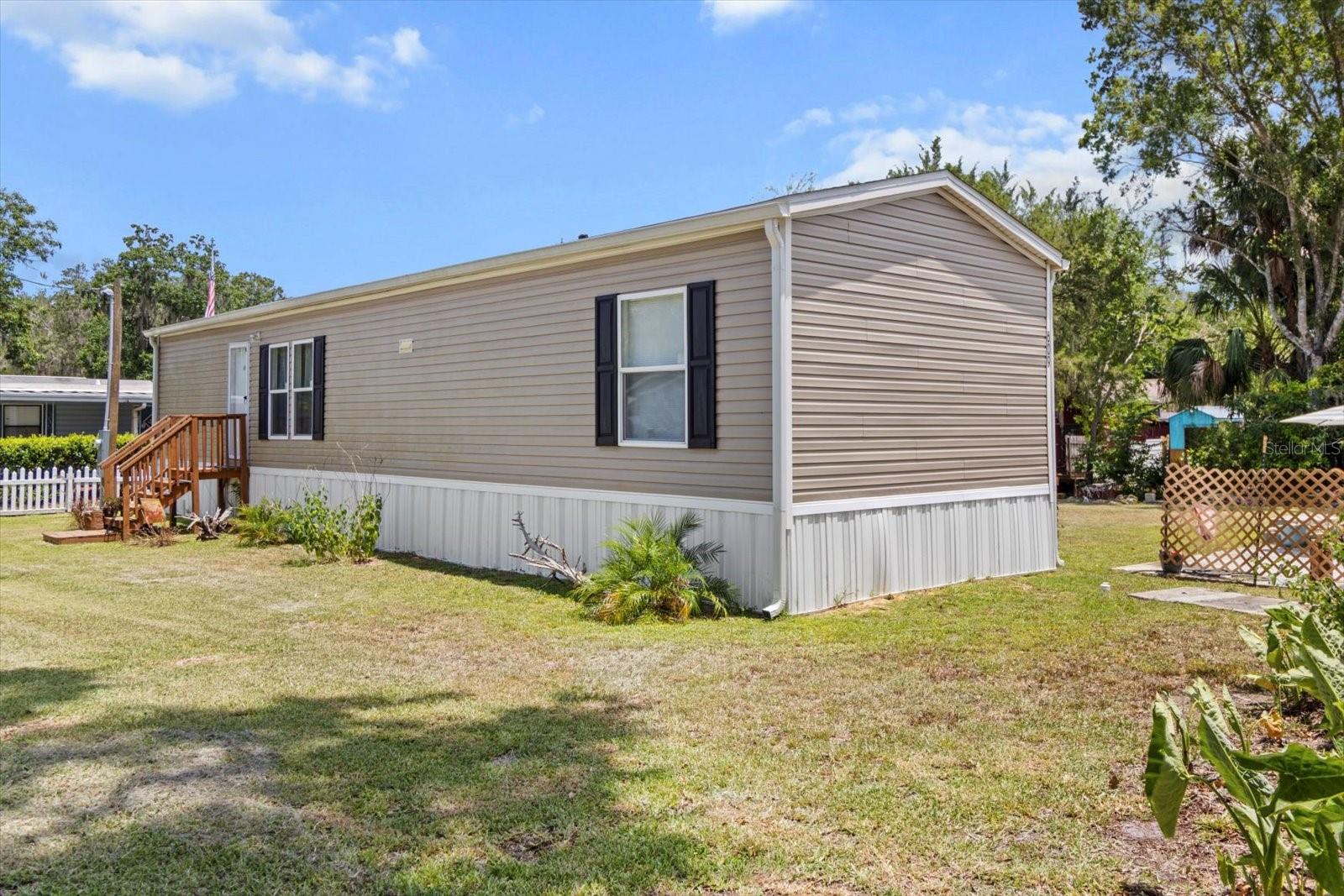 609 S Redbud Ter Property Photo 7