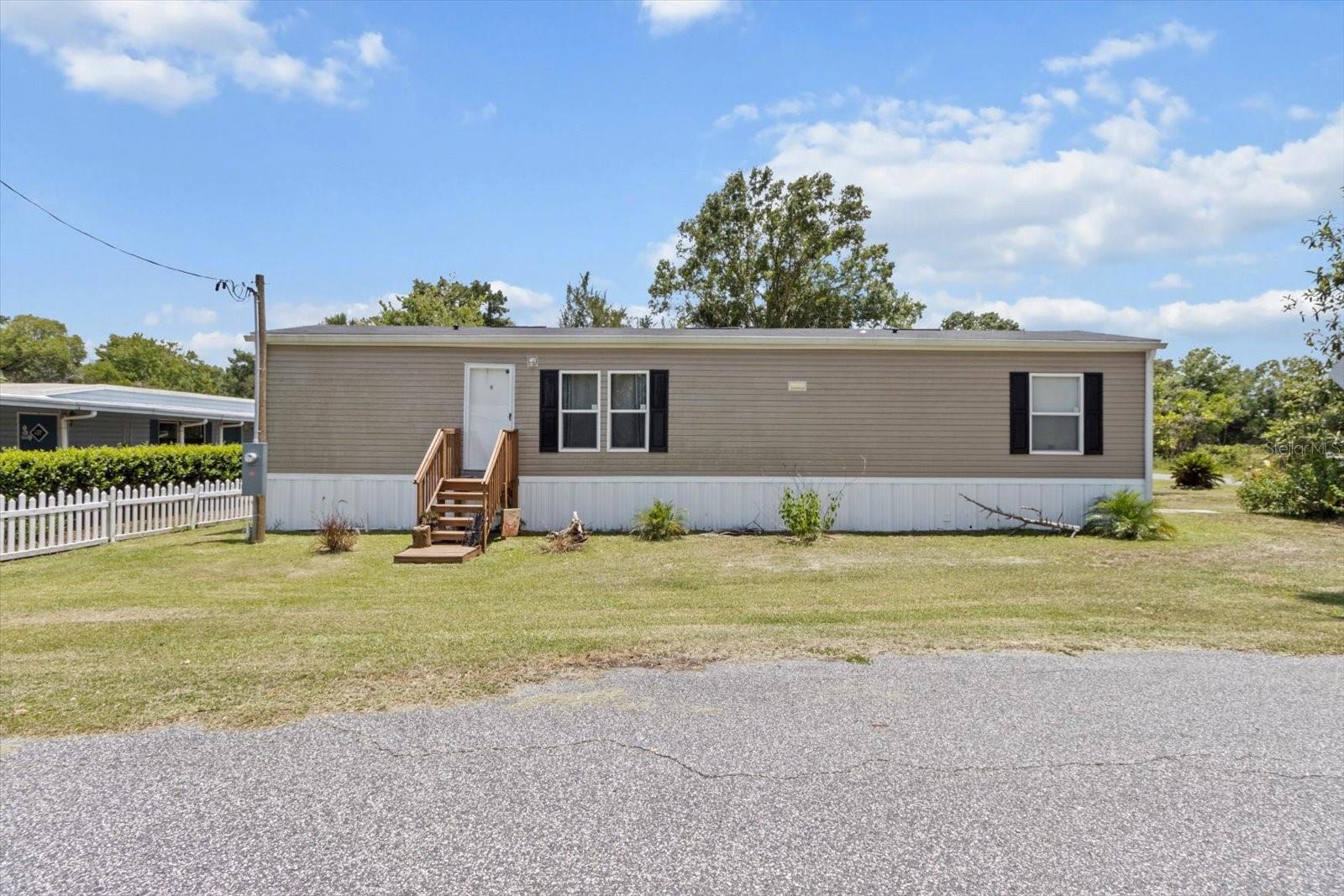 609 S Redbud Ter Property Photo 8