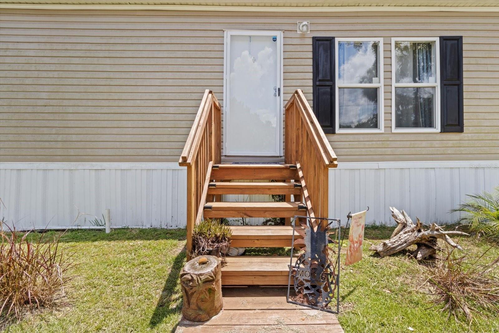609 S Redbud Ter Property Photo 9