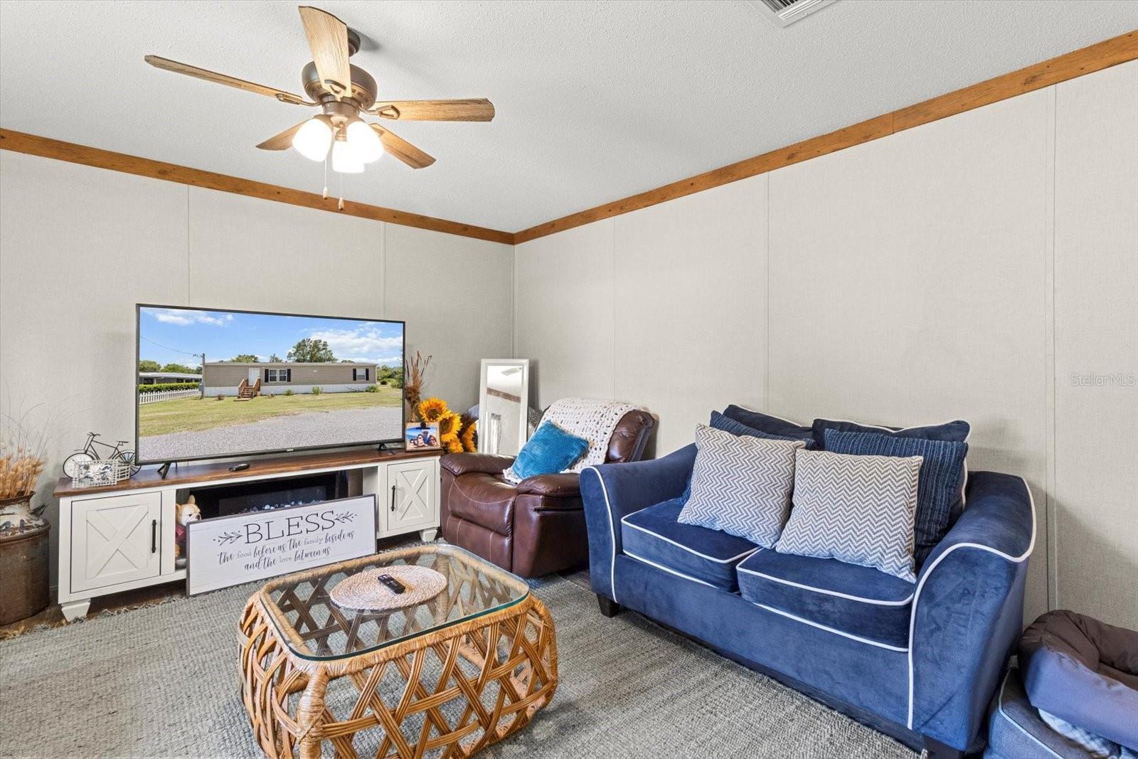 609 S Redbud Ter Property Photo 12