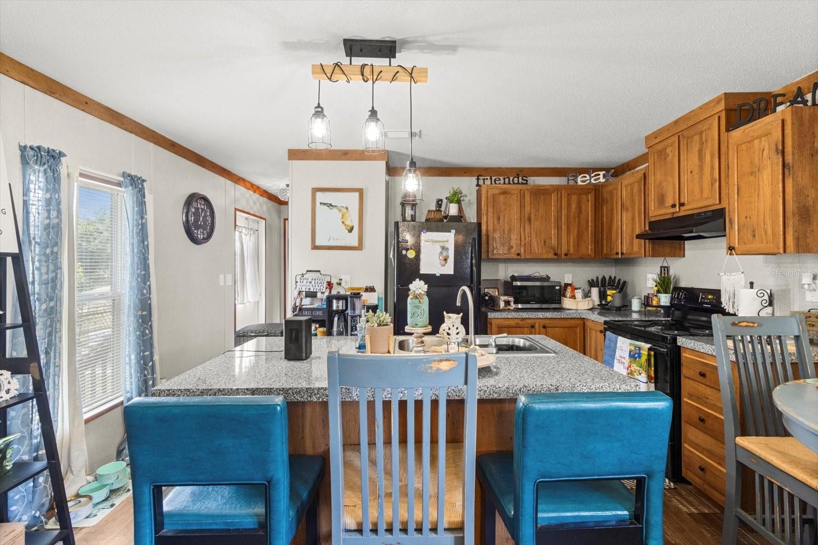 609 S Redbud Ter Property Photo 16