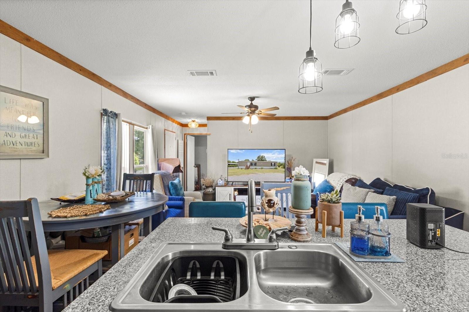 609 S Redbud Ter Property Photo 17