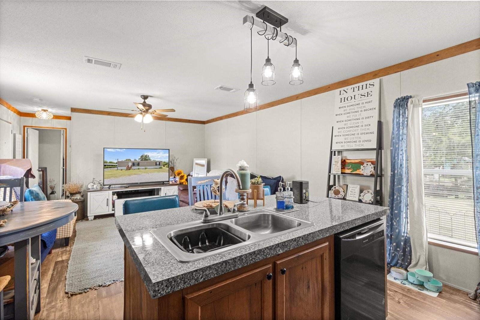 609 S Redbud Ter Property Photo 18