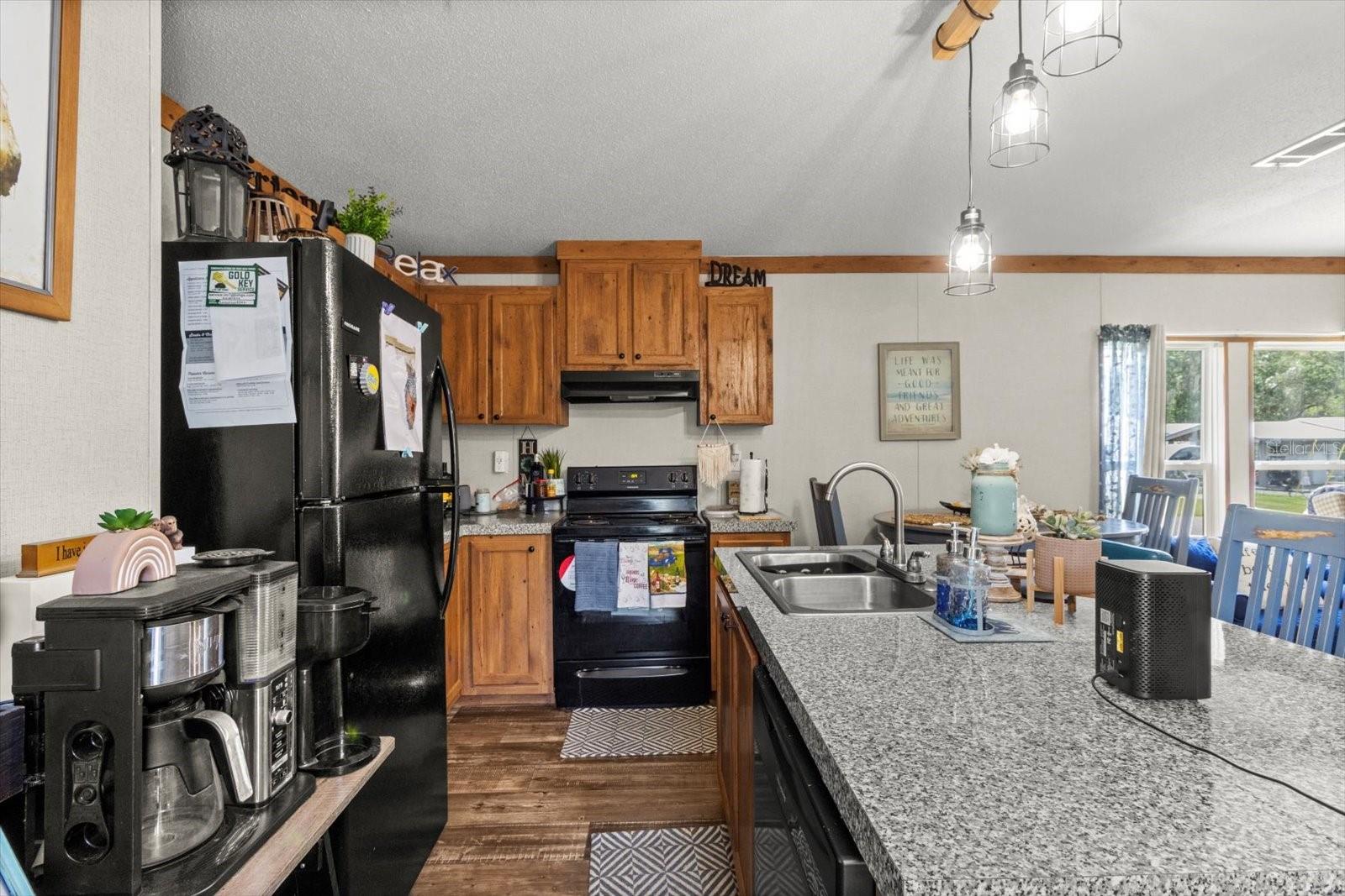 609 S Redbud Ter Property Photo 19