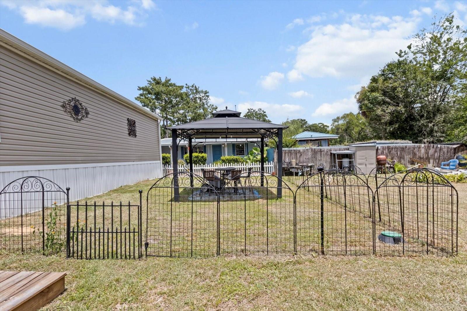 609 S Redbud Ter Property Photo 30