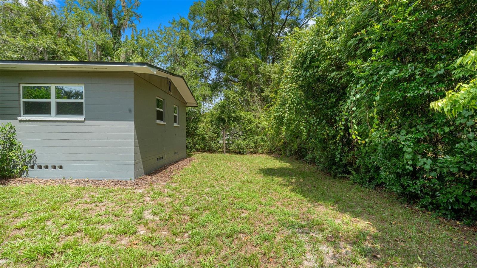 1015 Se 10th Ter Property Photo 6