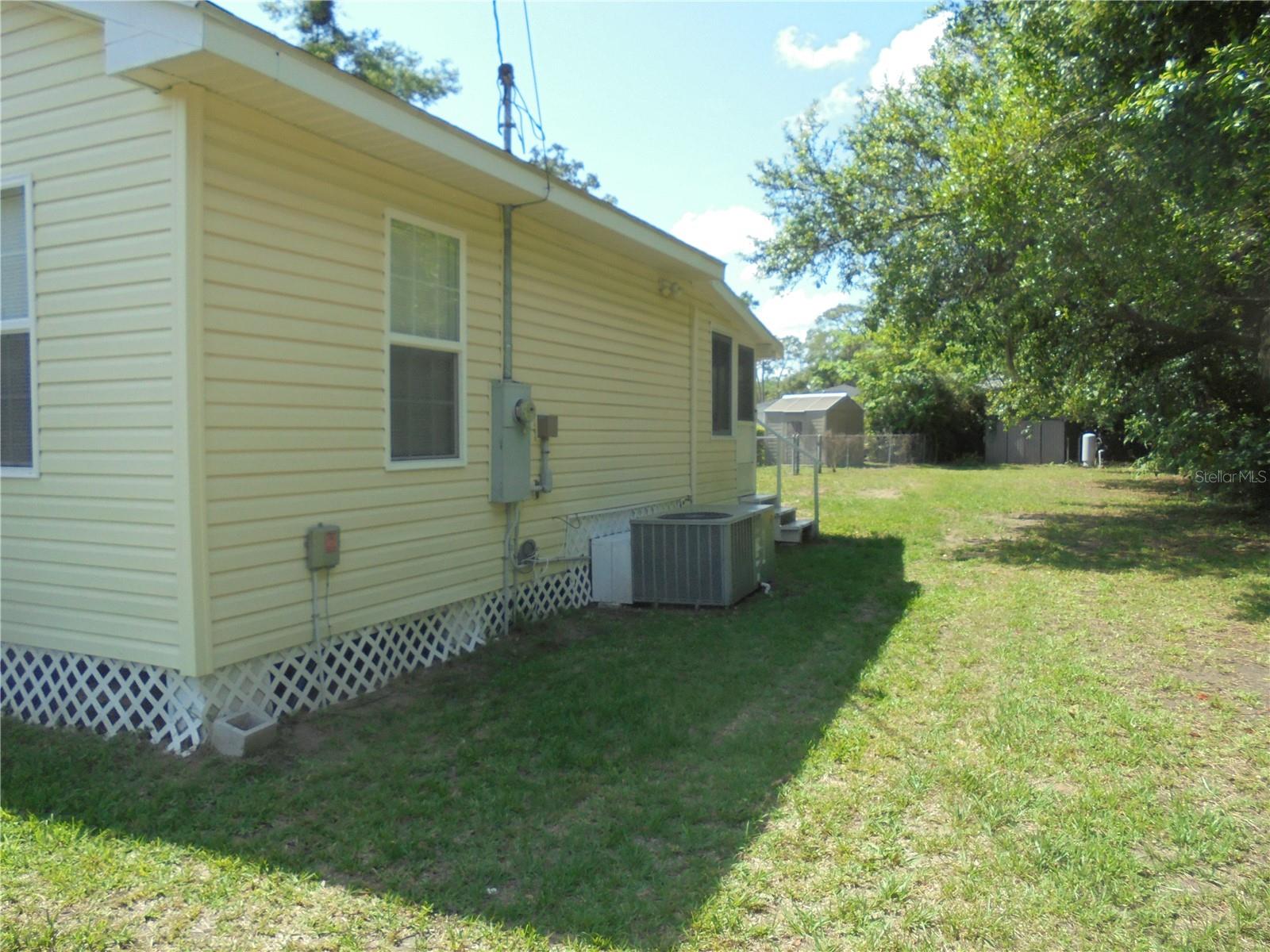 1510 Ne 55th St Property Photo 3