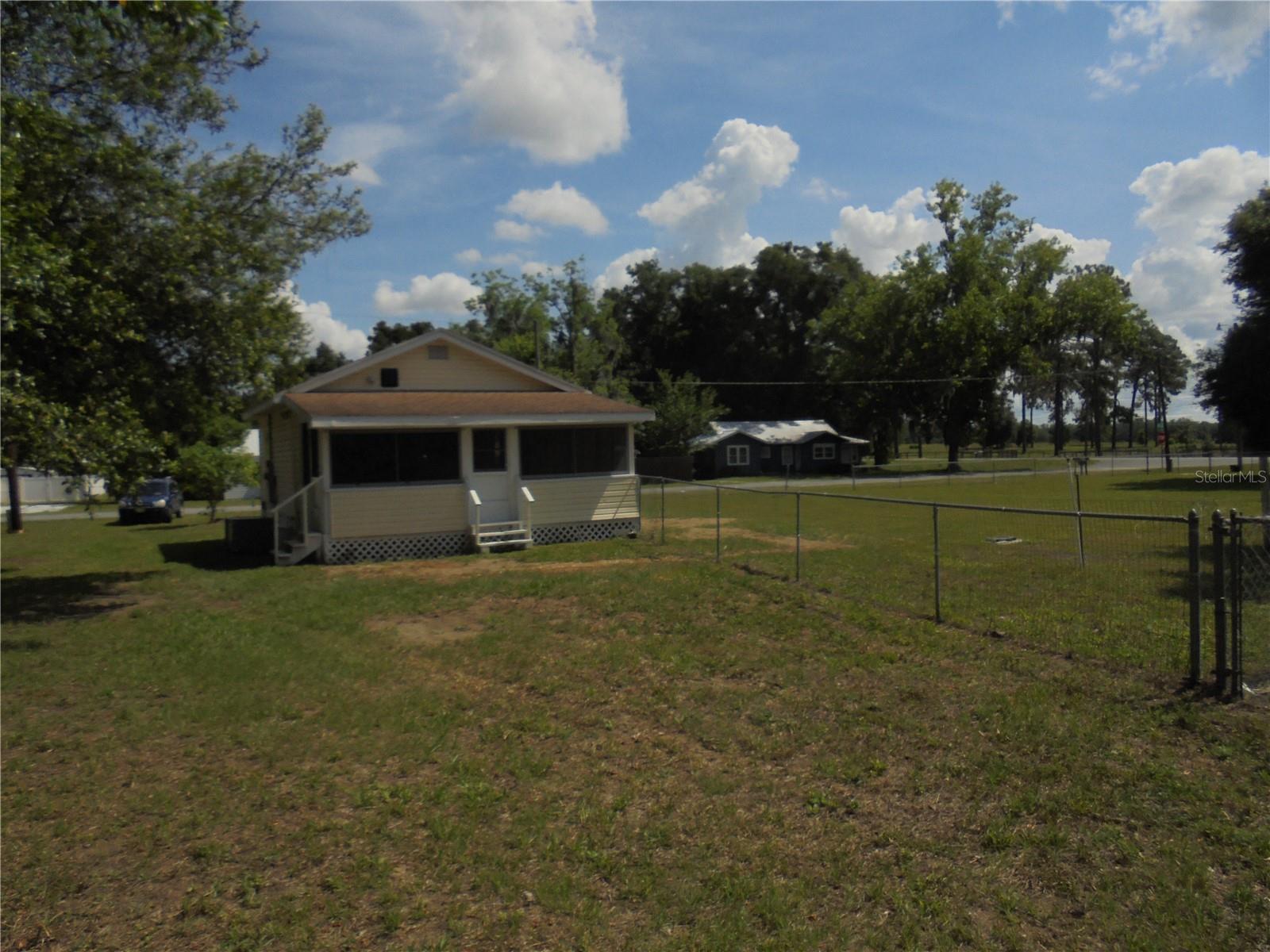 1510 Ne 55th St Property Photo 6