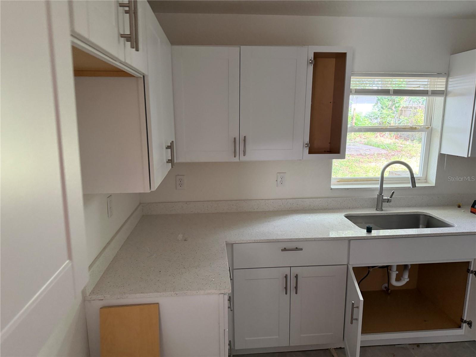 6 S Barbour St Property Photo 8