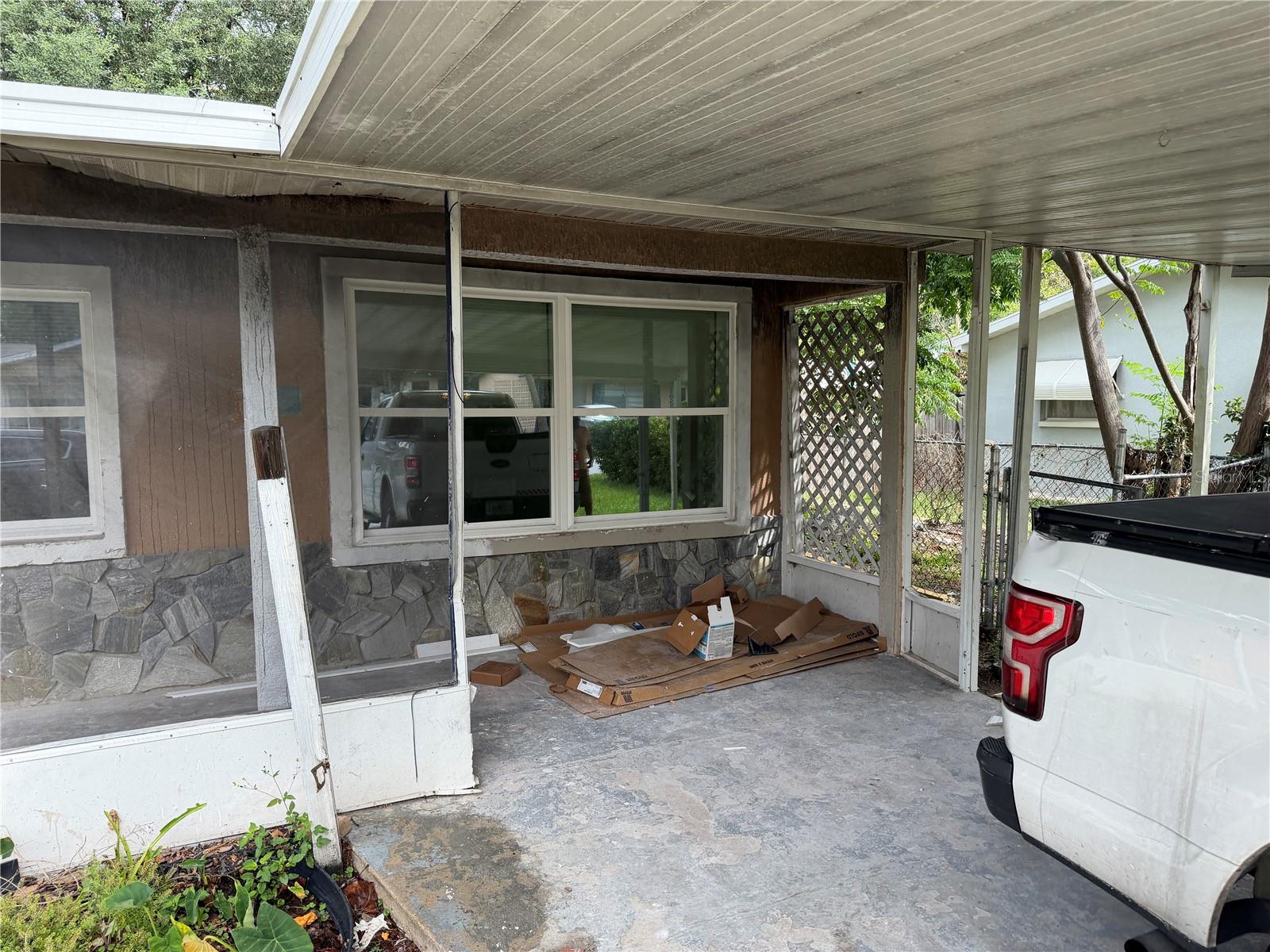 6 S Barbour St Property Photo 14