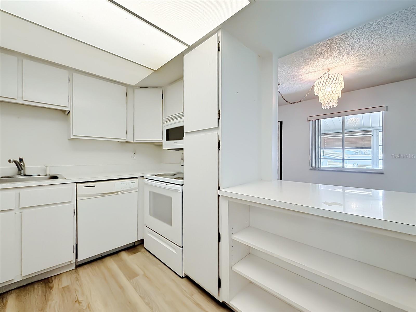 533 Midway Dr #b Property Photo 10