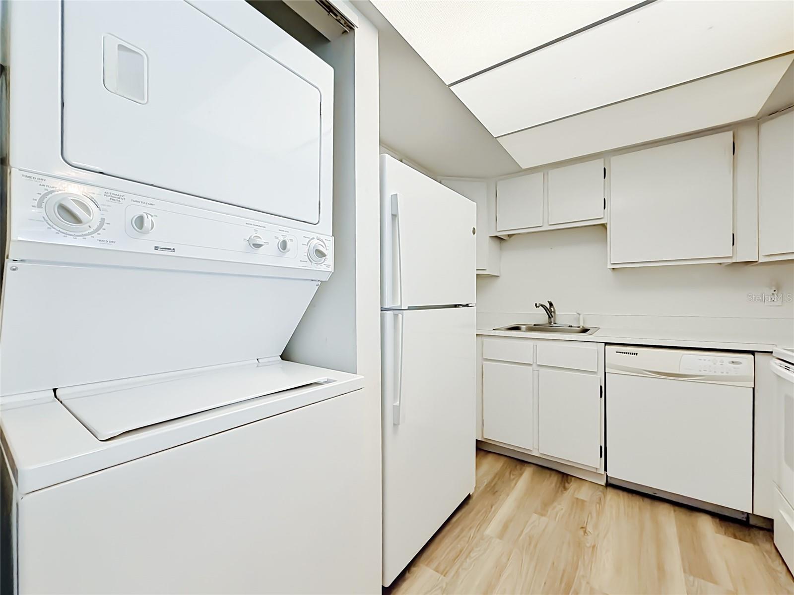 533 Midway Dr #b Property Photo 11