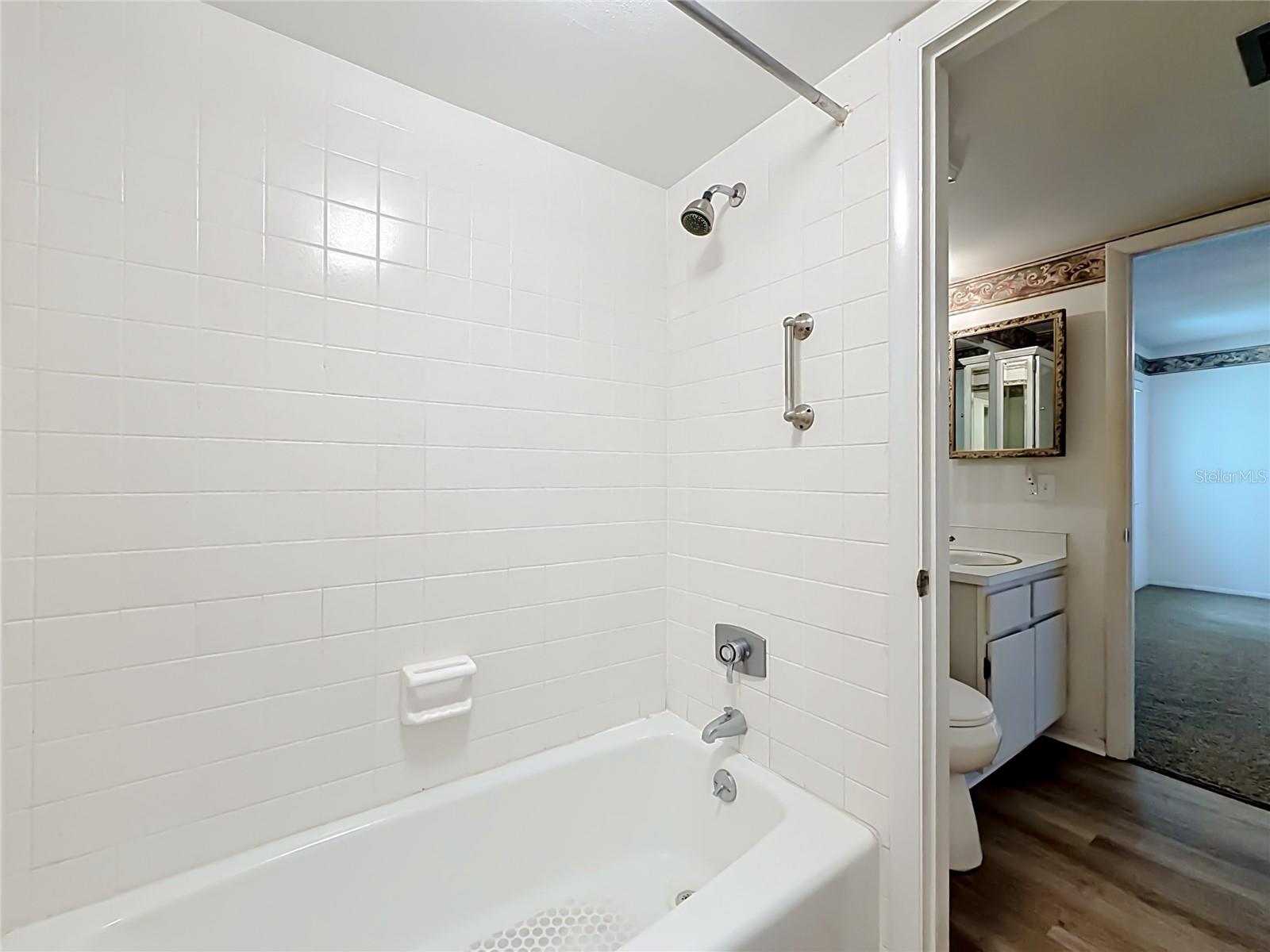 533 Midway Dr #b Property Photo 16