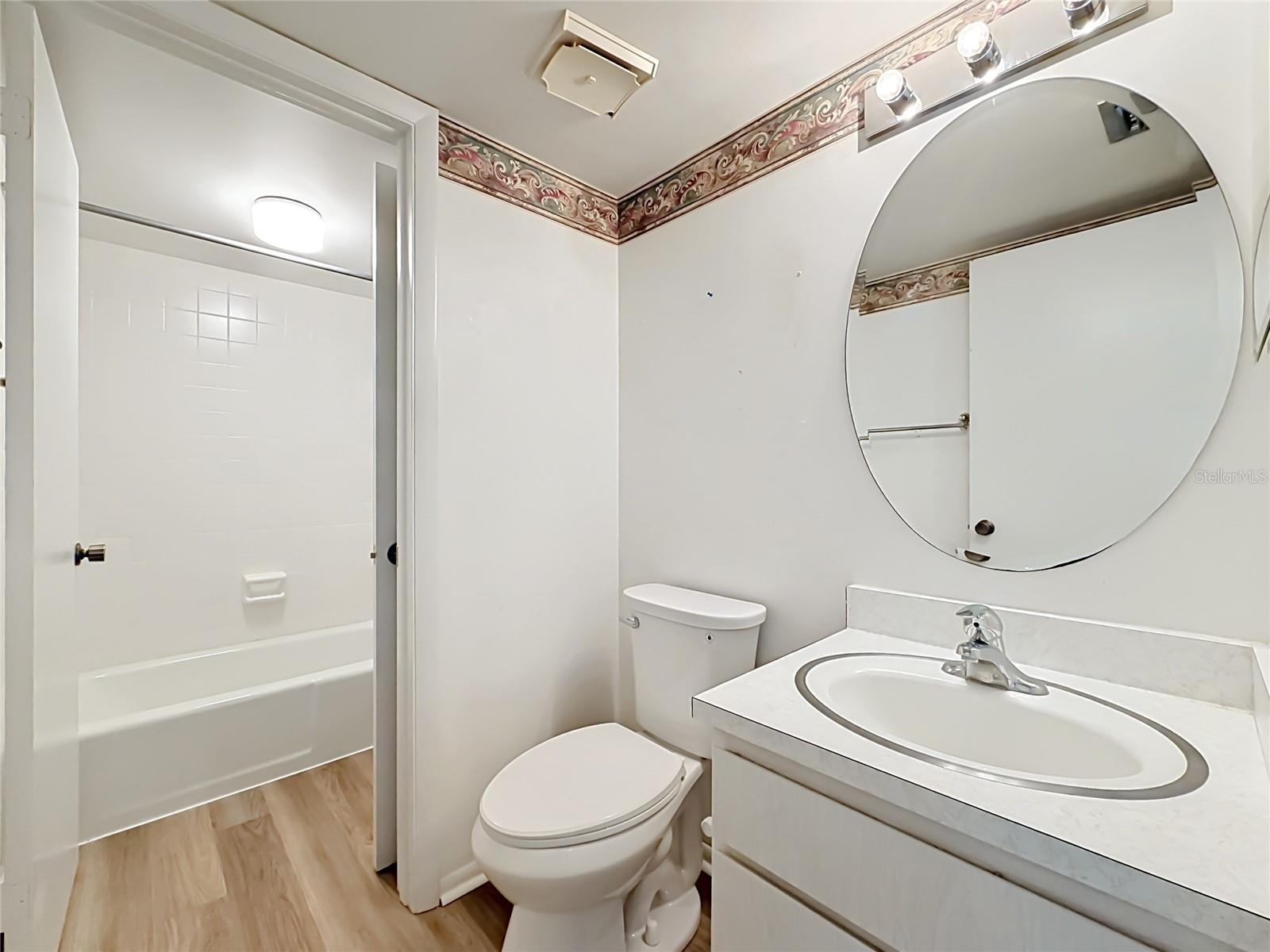 533 Midway Dr #b Property Photo 24