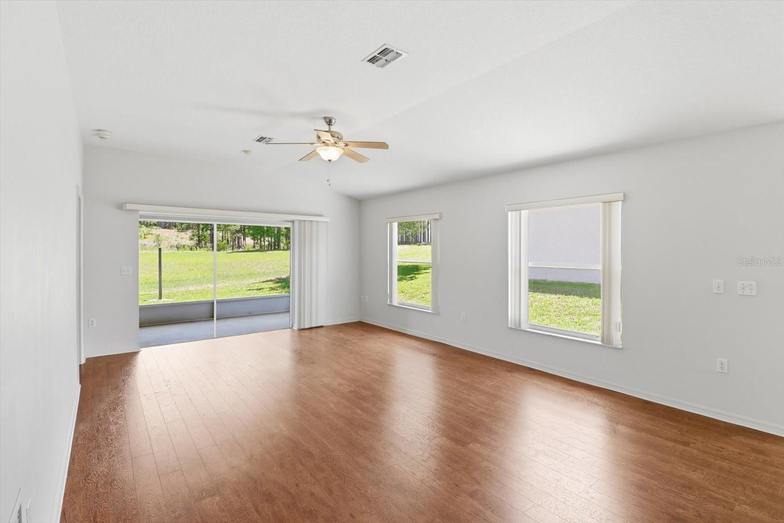 826 W Cockatiel Loop Property Photo 3