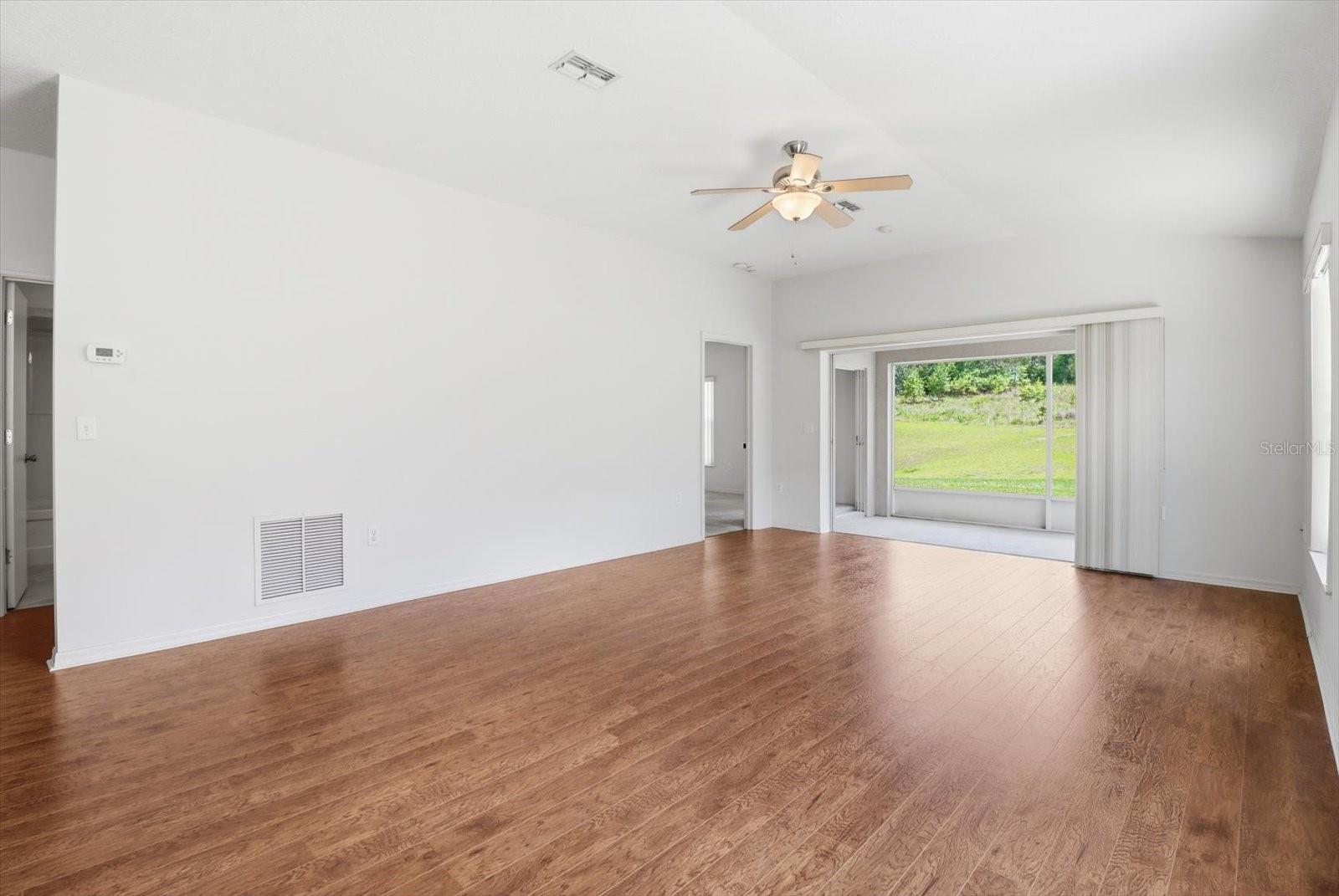 826 W Cockatiel Loop Property Photo 5