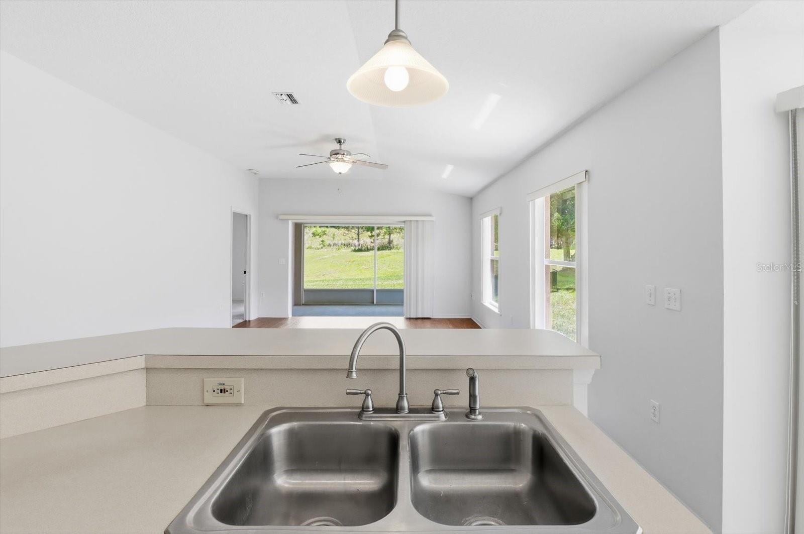 826 W Cockatiel Loop Property Photo 14
