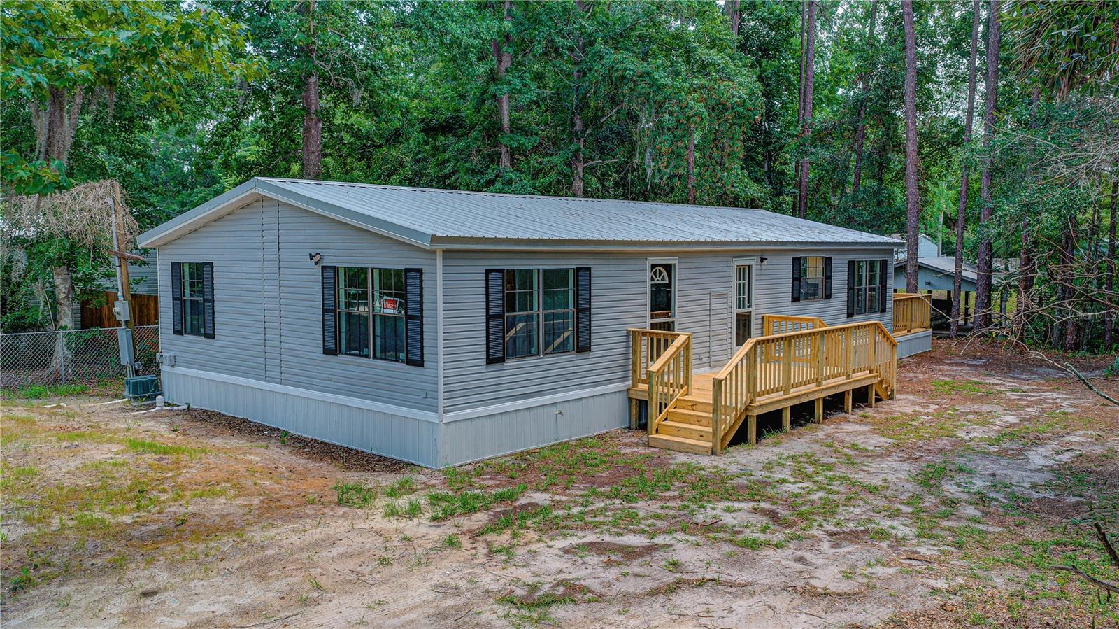 118 WATERWAY DR Property Photo 1