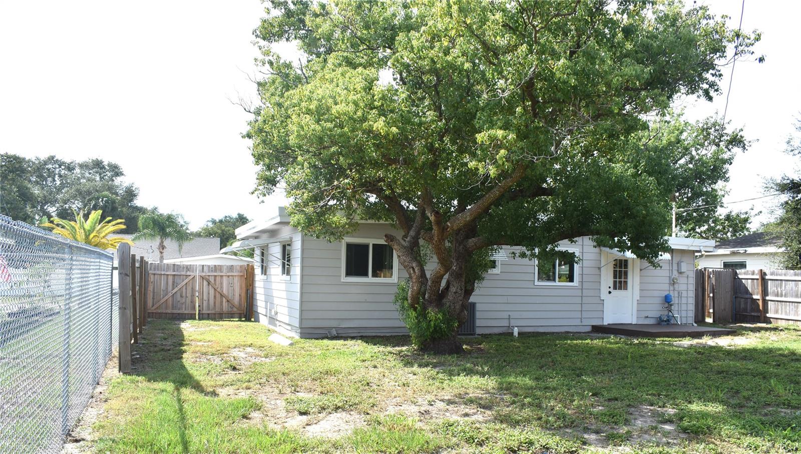 5165 104th Way N Property Photo 2