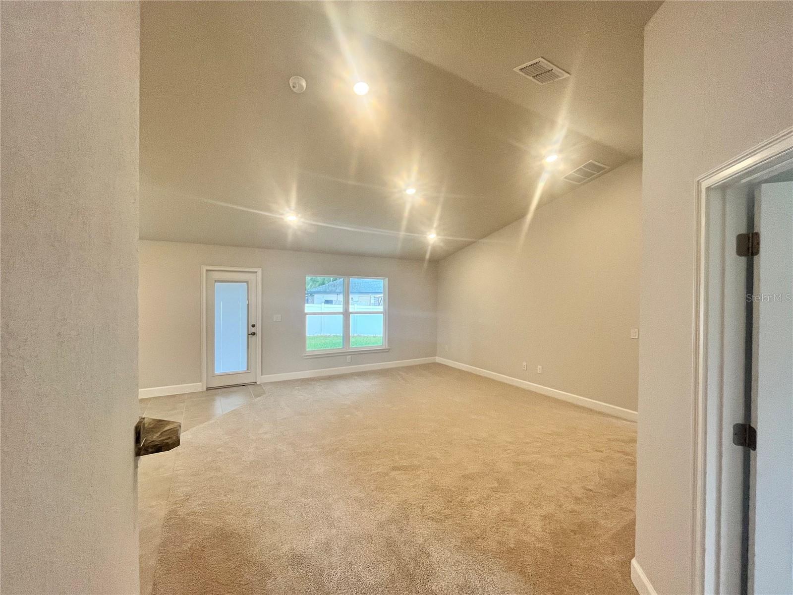 7 Bahia Pass Ln Property Photo 7