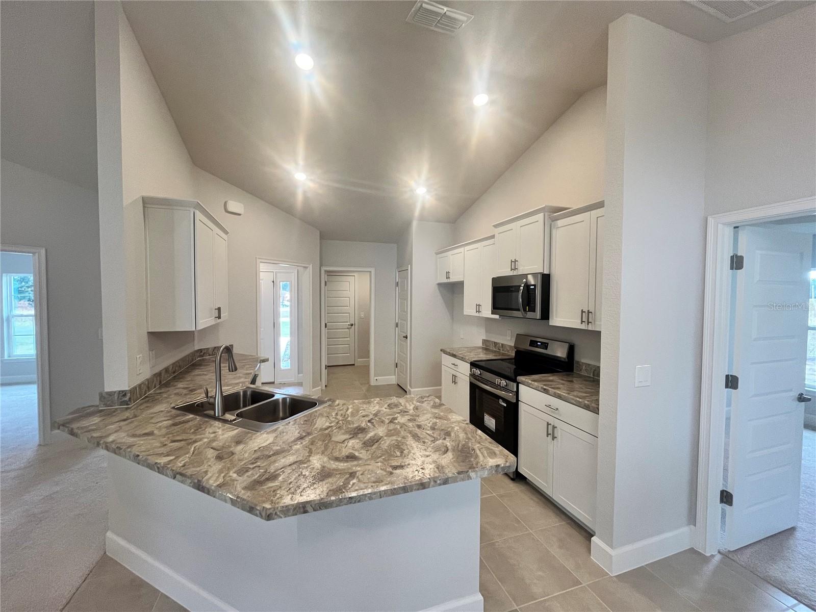 7 Bahia Pass Ln Property Photo 10