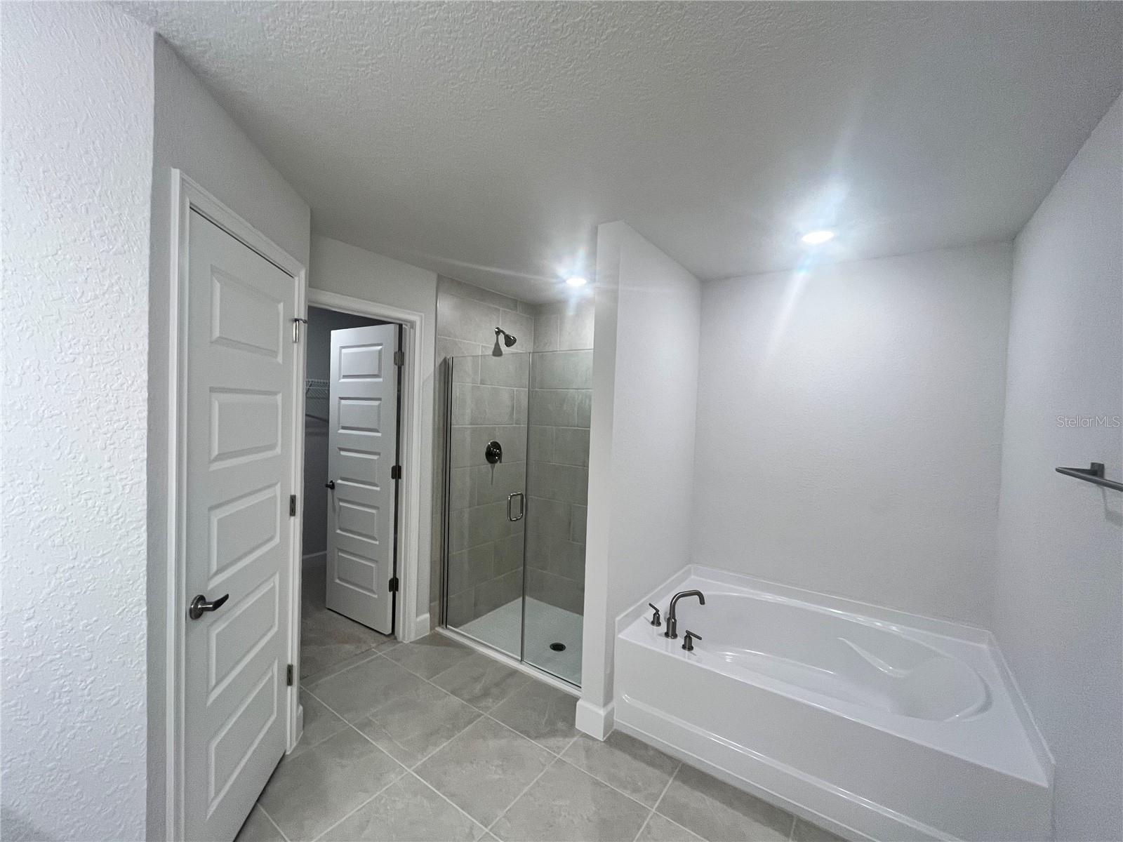 7 Bahia Pass Ln Property Photo 13
