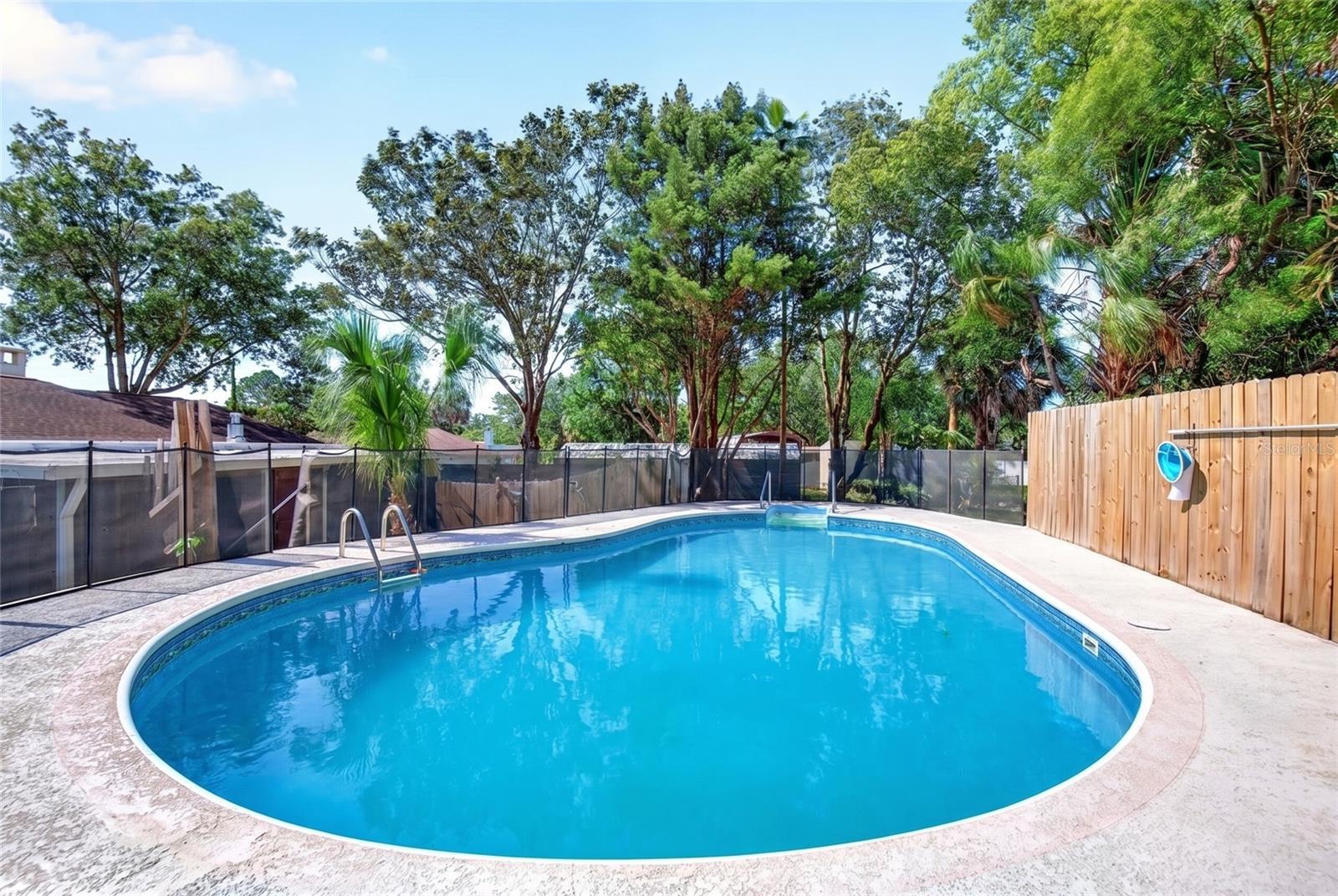 16206 Sea Pines Dr Property Photo 2