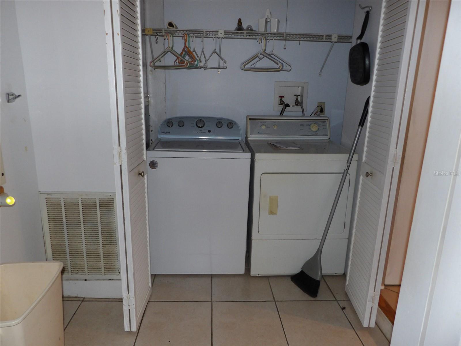 507 Lake St Property Photo 7