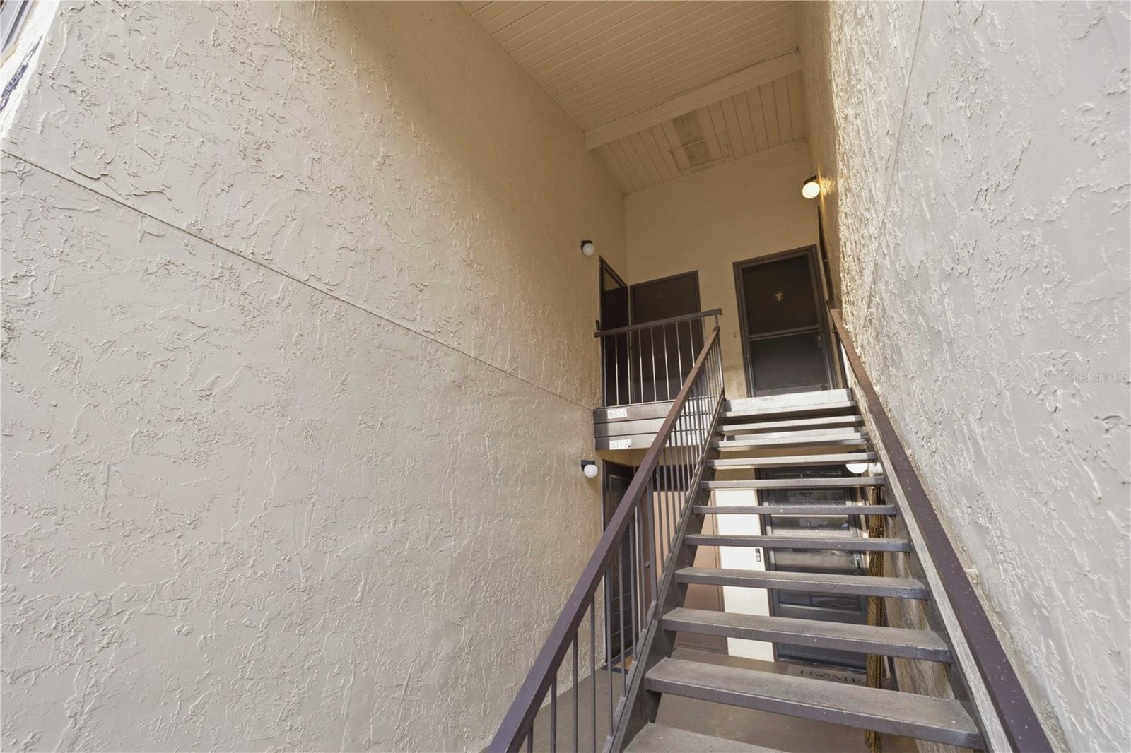 681 Midway Dr #b Property Photo 3