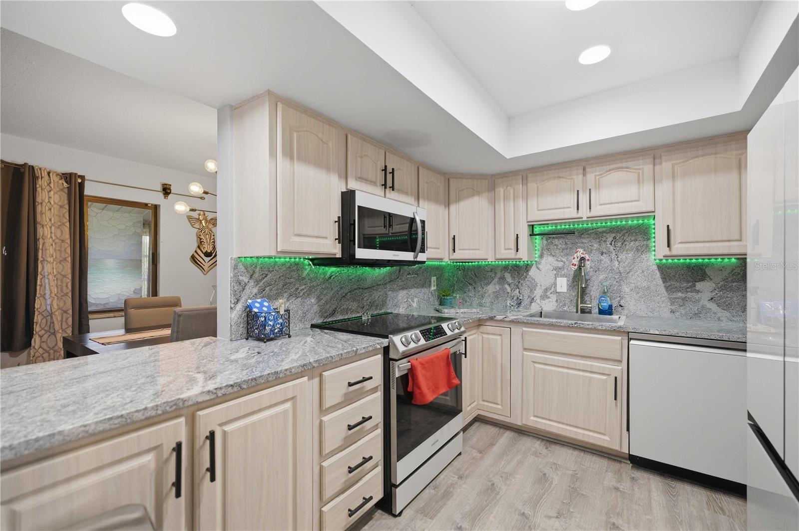 681 Midway Dr #b Property Photo 8