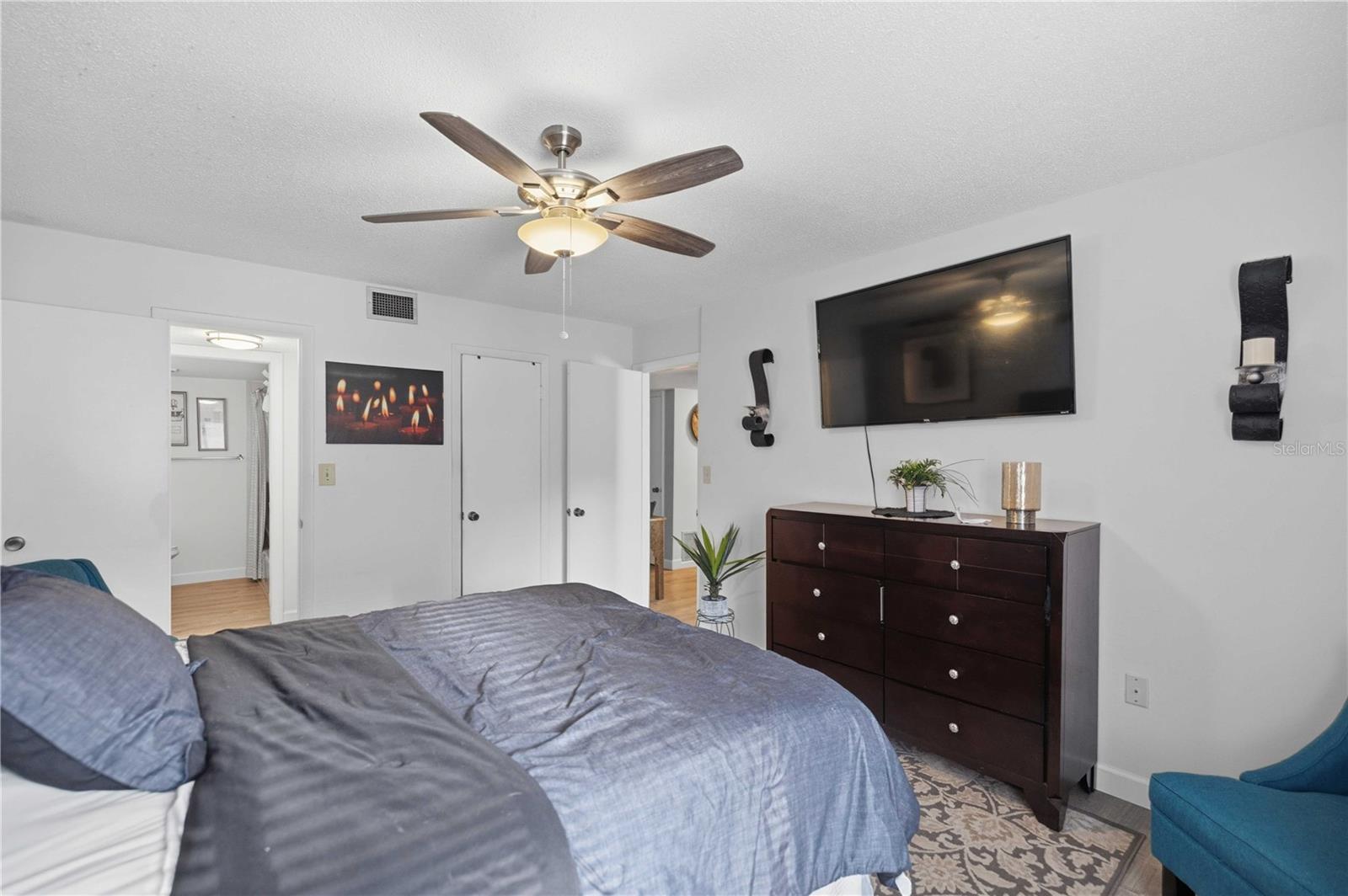 681 Midway Dr #b Property Photo 24