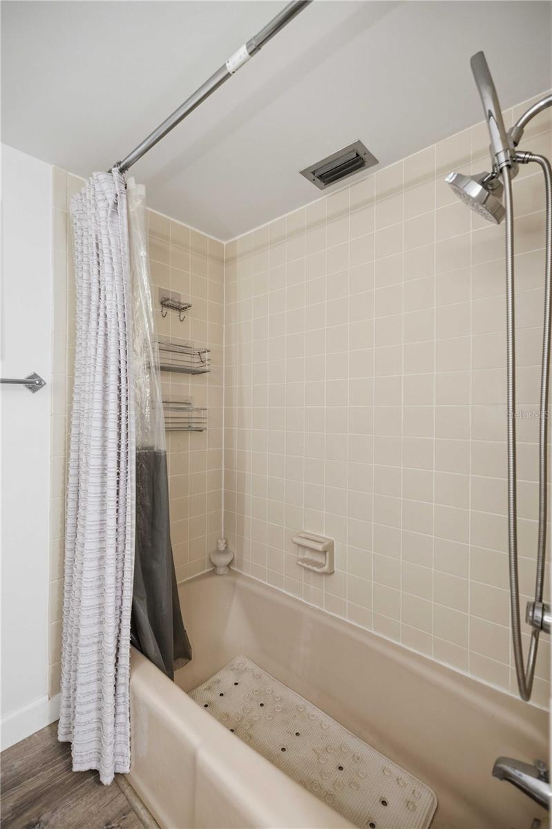 681 Midway Dr #b Property Photo 28