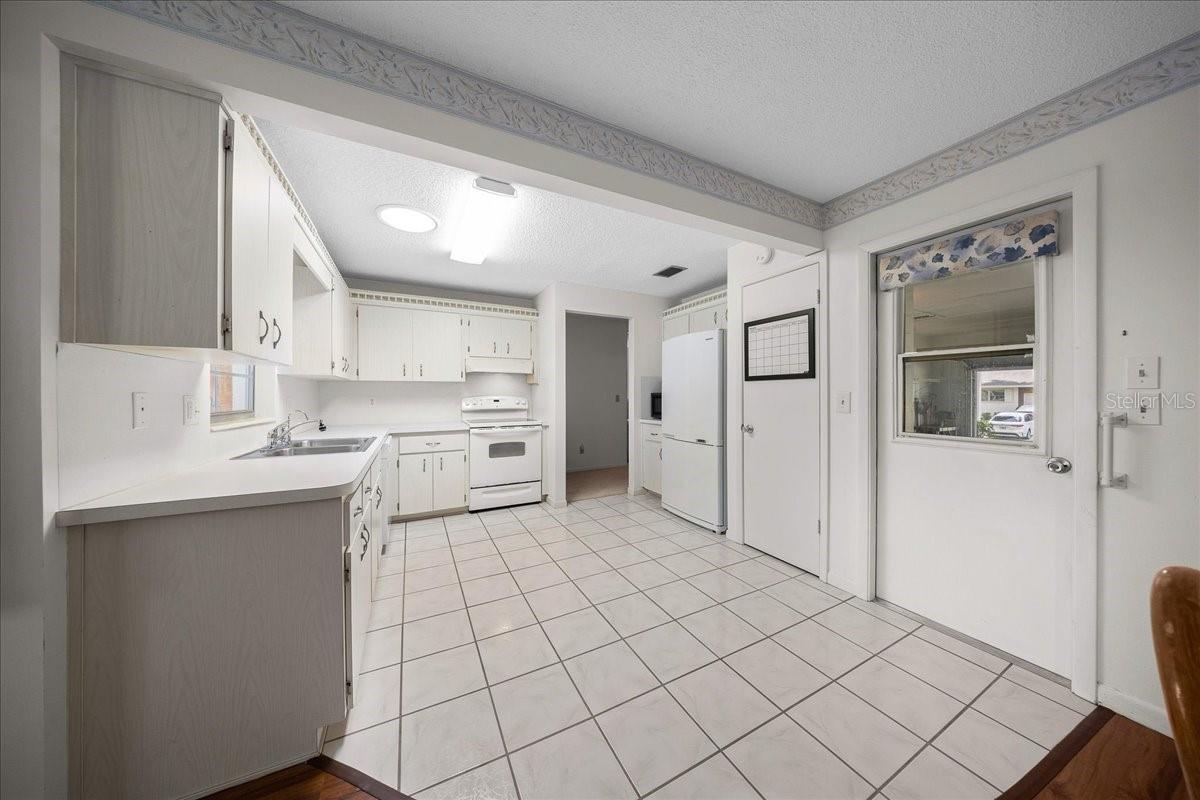 8889 Sw 96th St #f Property Photo 25