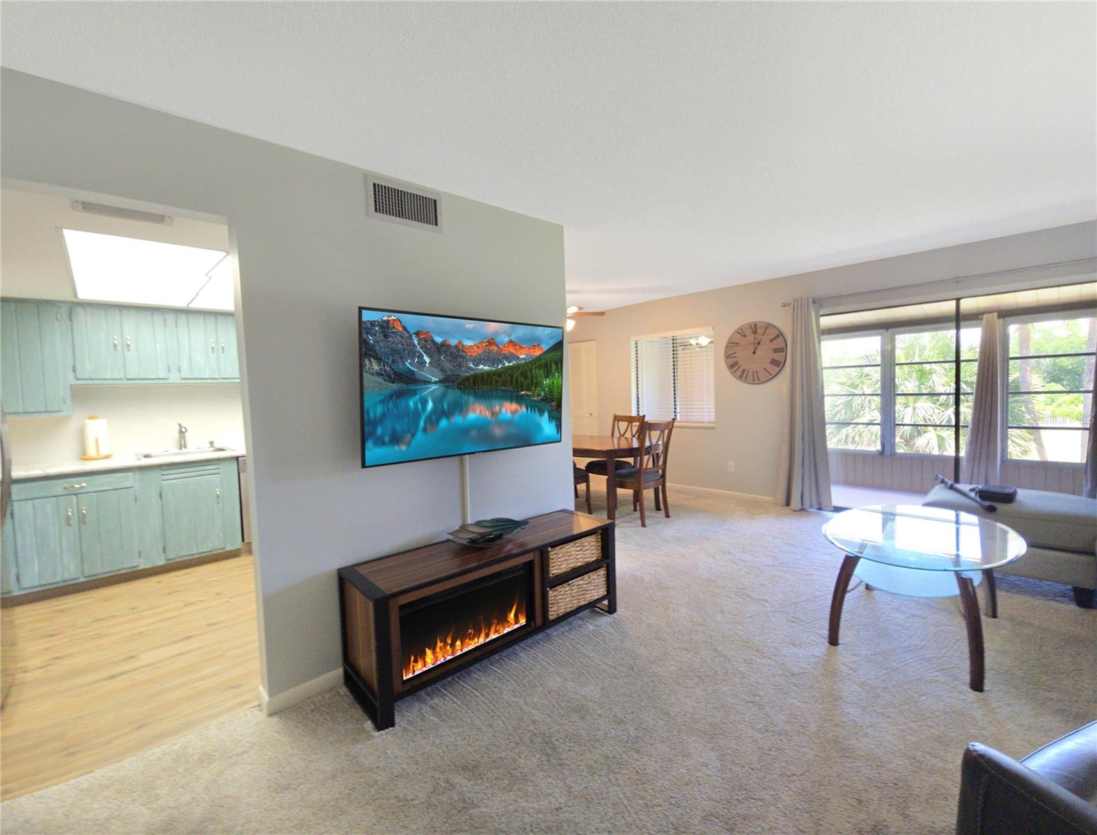 648 Midway Dr #b Property Photo 3