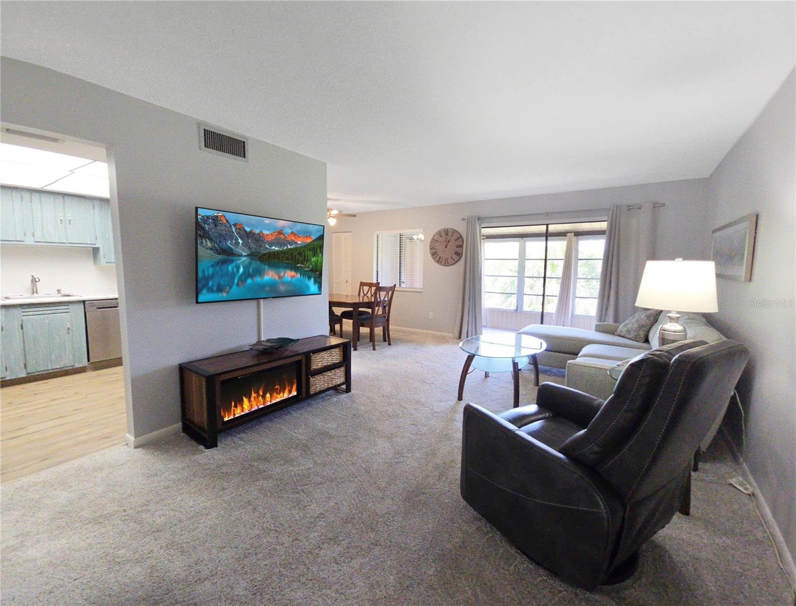 648 Midway Dr #b Property Photo 5