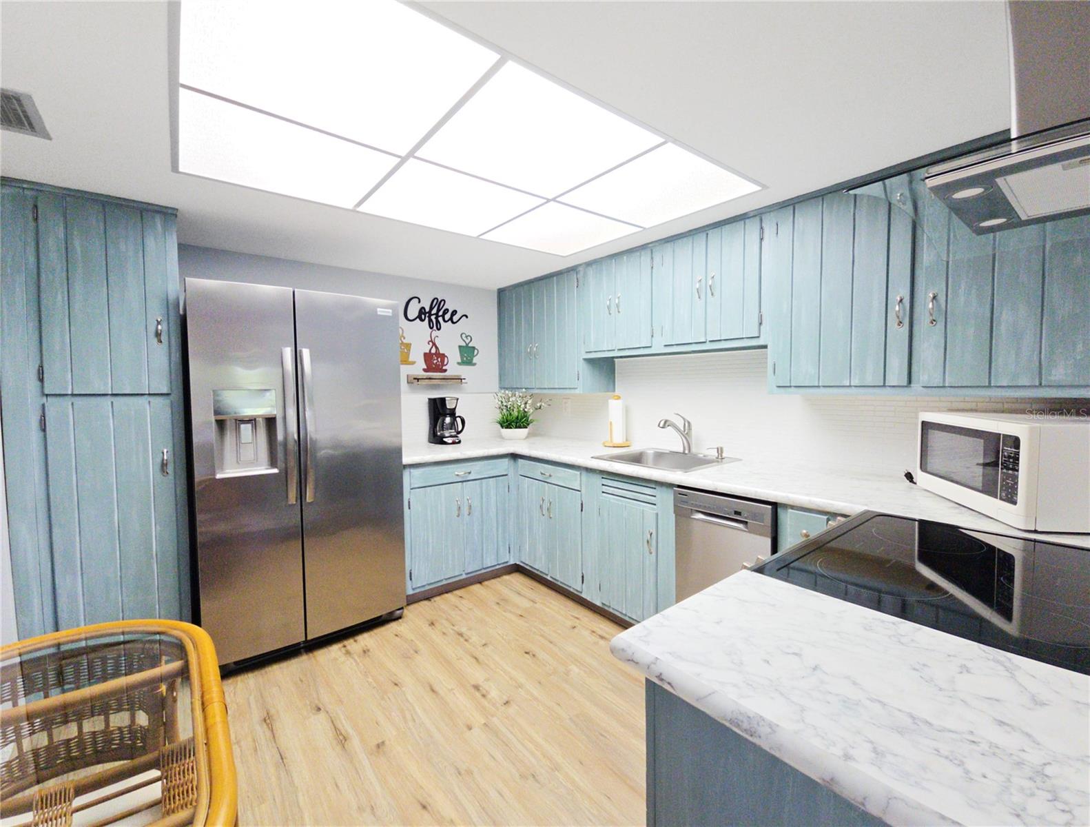 648 Midway Dr #b Property Photo 10